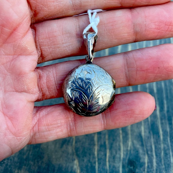 Jewelry - Sterling Silver Round Locket